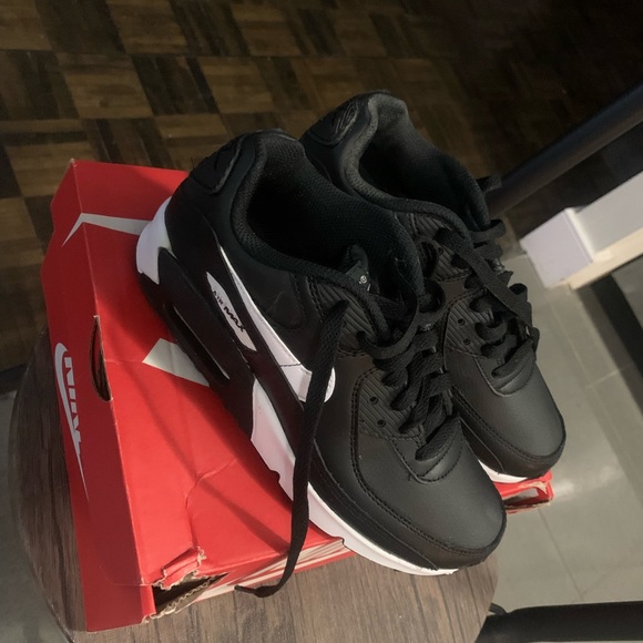 Brand new nike - Picture 1 of 3